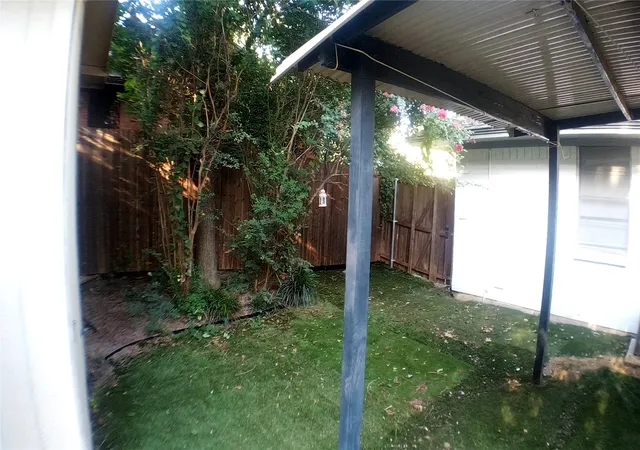 Photo 4 of Single family home for sale at 522 4Th St, Grand Prairie, TX 75050 | MLS# 21324113 | Listing updated on 2026-07-17