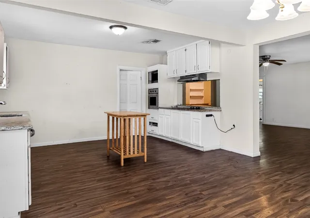 Photo 3 of Single family home for sale at 3901 Moulton St, Greenville, TX 75401 | MLS# 21324189 | Listing updated on 2026-10-08