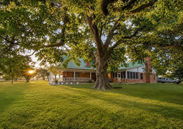 Photo 3 of House for sale at 1143 Rs County Road 2300, Emory, TX 75440 | MLS# 21324103 | Listing updated on 2026-09-29