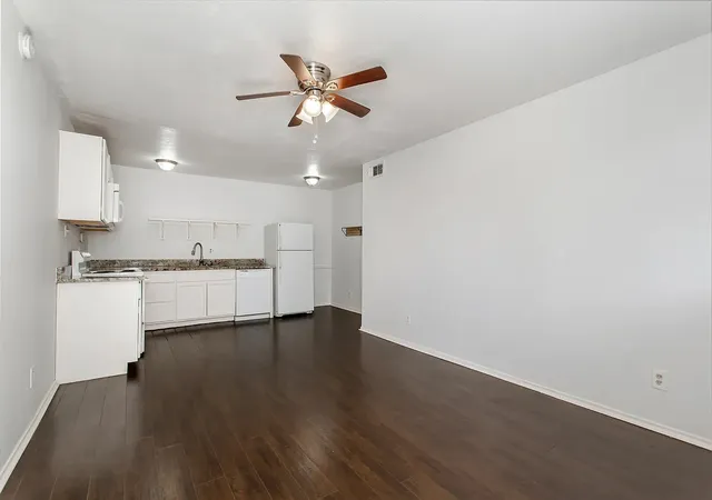 Photo 4 of House for sale at 5722 Gaston Ave, Dallas, TX 75214 | MLS# 21324260 | Listing updated on 2026-09-22