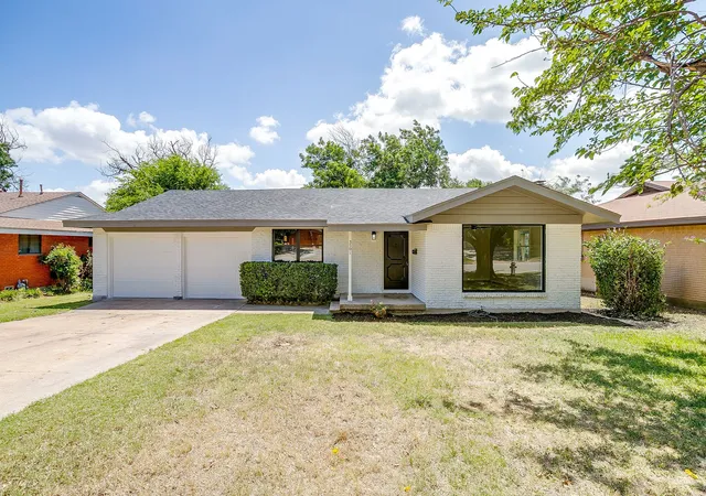 Photo 1 of Single family home for sale at 3501 Cimmaron Trl, Fort Worth, TX 76116 | MLS# 21303185 | Listing updated on 2026-08-28