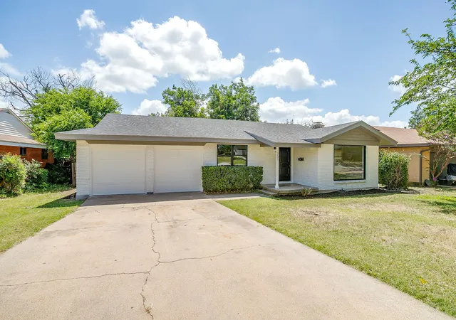 Photo 3 of Single family home for sale at 3501 Cimmaron Trl, Fort Worth, TX 76116 | MLS# 21303185 | Listing updated on 2026-08-28