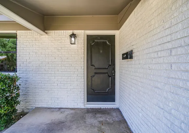 Photo 4 of Single family home for sale at 3501 Cimmaron Trl, Fort Worth, TX 76116 | MLS# 21303185 | Listing updated on 2026-08-28