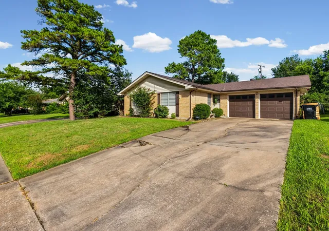 Photo 2 of Single family home for sale at 5213 Hilltop Dr, Greenville, TX 75402 | MLS# 21319728 | Listing updated on 2026-07-08