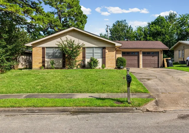 Photo 3 of Single family home for sale at 5213 Hilltop Dr, Greenville, TX 75402 | MLS# 21319728 | Listing updated on 2026-07-08