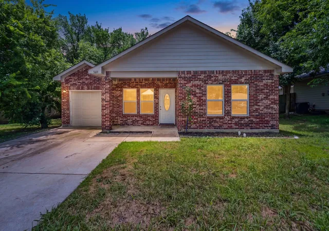 Photo 1 of Single family home for sale at 3611 Spencer St, Greenville, TX 75401 | MLS# 21319477 | Listing updated on 2026-08-22