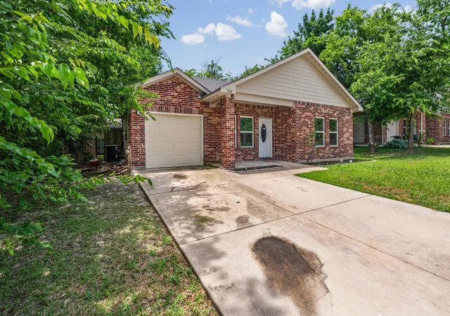 Photo 3 of Single family home for sale at 3611 Spencer St, Greenville, TX 75401 | MLS# 21319477 | Listing updated on 2026-08-22