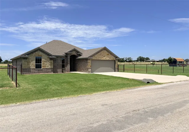 Photo 3 of Single family home for sale at 109 Cool Meadows Ct, Millsap, TX 76066 | MLS# 21323684 | Listing updated on 2026-09-15