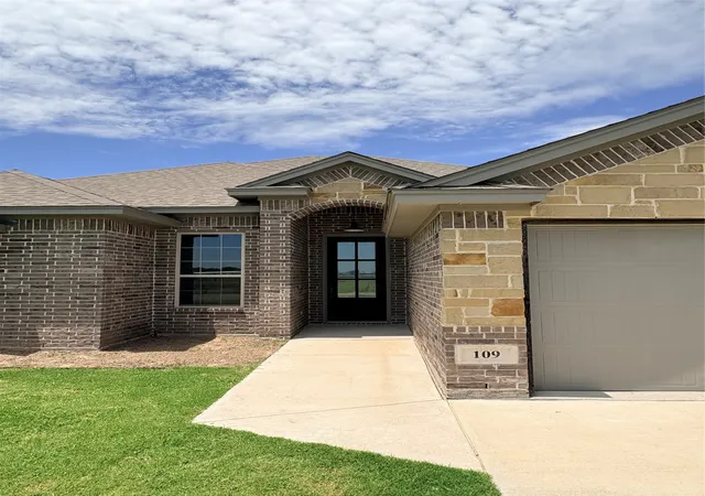 Photo 3 of Single family home for sale at 109 Cool Meadows Ct, Millsap, TX 76066 | MLS# 21323684 | Listing updated on 2026-09-15