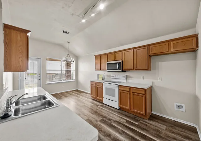 4th image of 2032 Sunny Side Dr, Little Elm, TX 75068 | MLS# 21324386