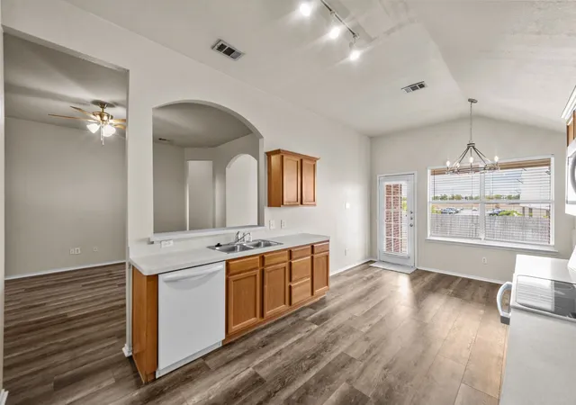 5th image of 2032 Sunny Side Dr, Little Elm, TX 75068 | MLS# 21324386