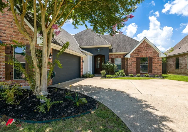 Photo 1 of Sale Pending at 9905 Loveland Ct, Shreveport, LA 71106 | MLS# 21322823 | Listing updated on 2026-10-07