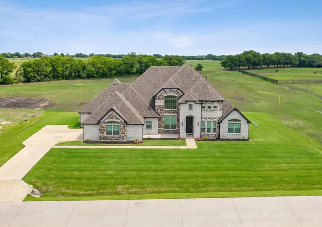 Photo 2 of Single family home for sale at 312 Ledstone Ct, Rockwall, TX 75032 | MLS# 21318826 | Listing updated on 2026-08-22