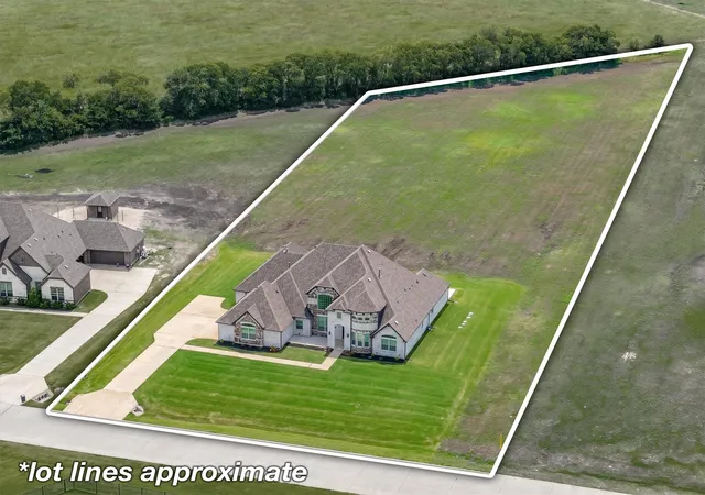 Photo 3 of Single family home for sale at 312 Ledstone Ct, Rockwall, TX 75032 | MLS# 21318826 | Listing updated on 2026-08-22