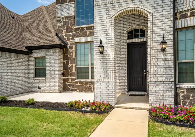 Photo 4 of Single family home for sale at 312 Ledstone Ct, Rockwall, TX 75032 | MLS# 21318826 | Listing updated on 2026-08-22