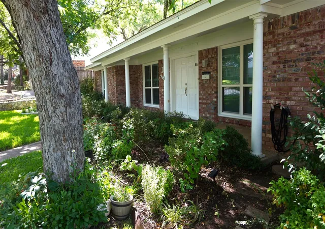 Photo 3 of Single family home for sale at 5013 Marble Falls Rd, Fort Worth, TX 76103 | MLS# 21321322 | Listing updated on 2026-08-18