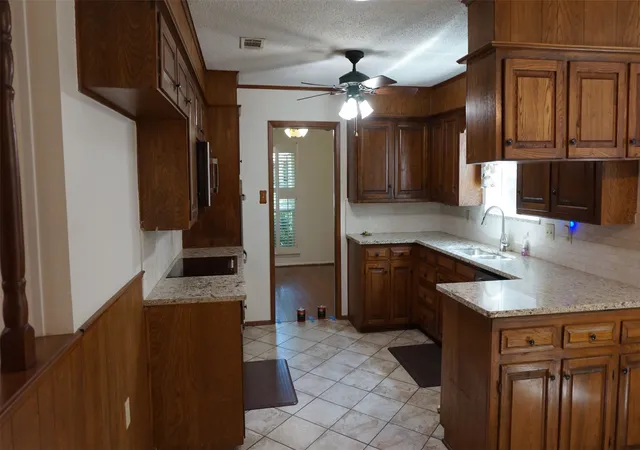 Photo 4 of Single family home for sale at 5013 Marble Falls Rd, Fort Worth, TX 76103 | MLS# 21321322 | Listing updated on 2026-08-18