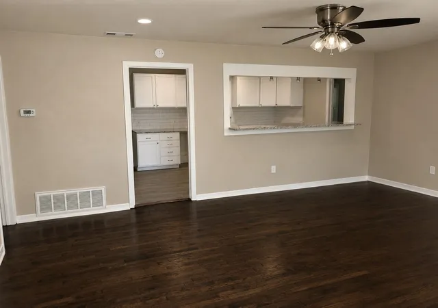 Photo 3 of Single family home for sale at 1806 Austin Dr, Kaufman, TX 75142 | MLS# 21324409 | Listing updated on 2026-07-08