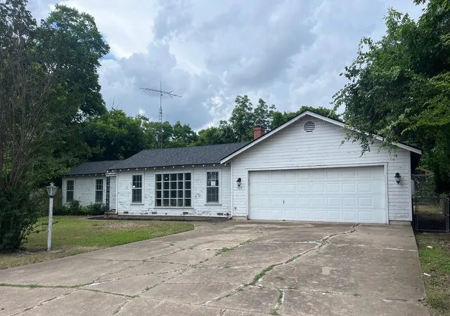 Single family home for sale at 717 Tulane St, Waco, TX 76711 | MLS# 21324391
