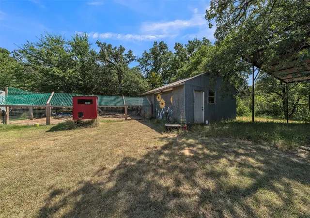 Photo 3 of Sale Pending at 212 Circle Dr, Alvarado, TX 76009 | MLS# 21323540 | Listing updated on 2026-09-29