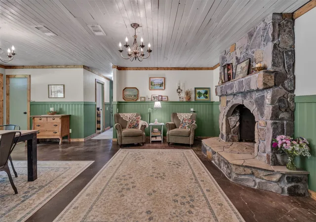 Photo 4 of Sale Pending at 212 Circle Dr, Alvarado, TX 76009 | MLS# 21323540 | Listing updated on 2026-09-29