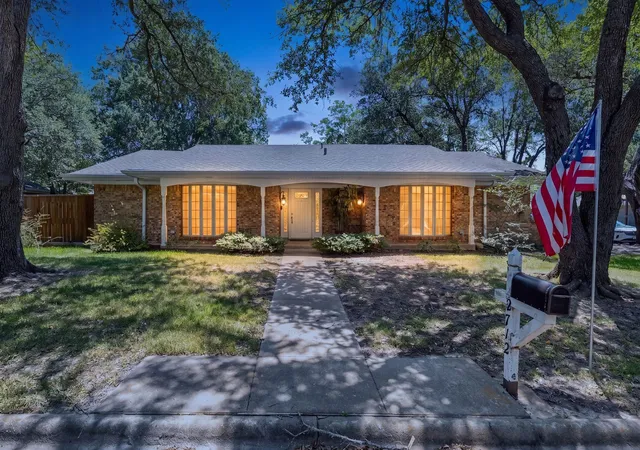 Photo 1 of Single family home for sale at 2712 Rix St, Commerce, TX 75428 | MLS# 21324256 | Listing updated on 2026-08-22