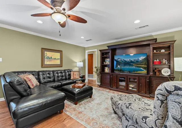 Photo 4 of Single family home for sale at 2712 Rix St, Commerce, TX 75428 | MLS# 21324256 | Listing updated on 2026-10-06