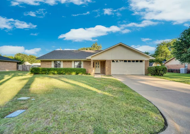 Homes for sale in Hillsboro, TX | 106 Garland Dr, Hillsboro, TX 76645 | MLS# 21310462