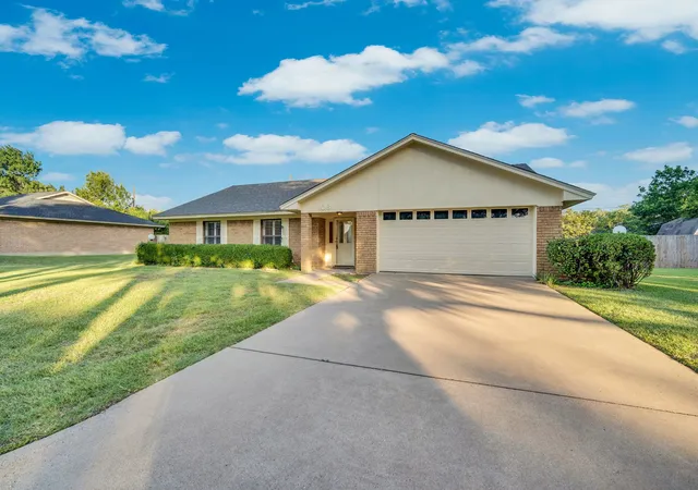Homes for sale in Hillsboro, TX | 106 Garland Dr, Hillsboro, TX 76645 | MLS# 21310462