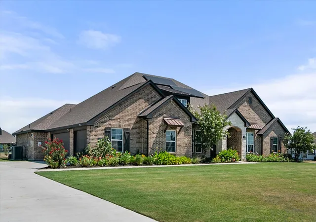 Photo 3 of Single family home for sale at 5013 Freestone Dr, Weatherford, TX 76085 | MLS# 21324478 | Listing updated on 2026-07-20