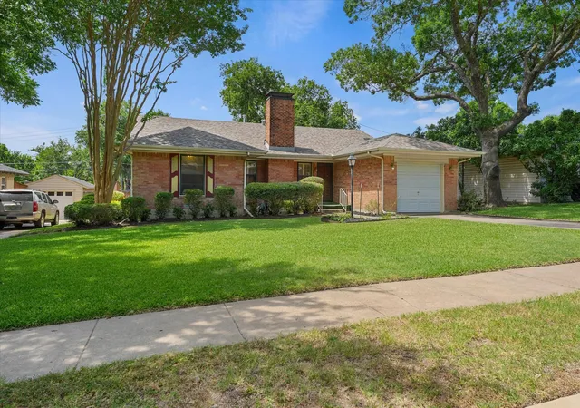 Photo 2 of Sale Pending at 849 Berkinshire Dr, Dallas, TX 75218 | MLS# 21324382 | Listing updated on 2026-08-10