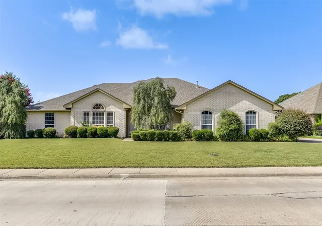Photo 1 of Single family home for sale at 311 Northgate Dr, Waxahachie, TX 75165 | MLS# 21321025 | Listing updated on 2026-08-22