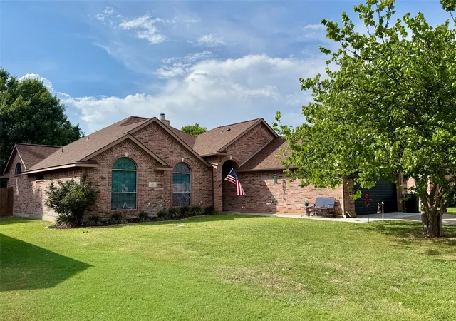 Photo 3 of Sale Pending at 139 Birdsong Ln, Terrell, TX 75160 | MLS# 21324585 | Listing updated on 2026-07-19