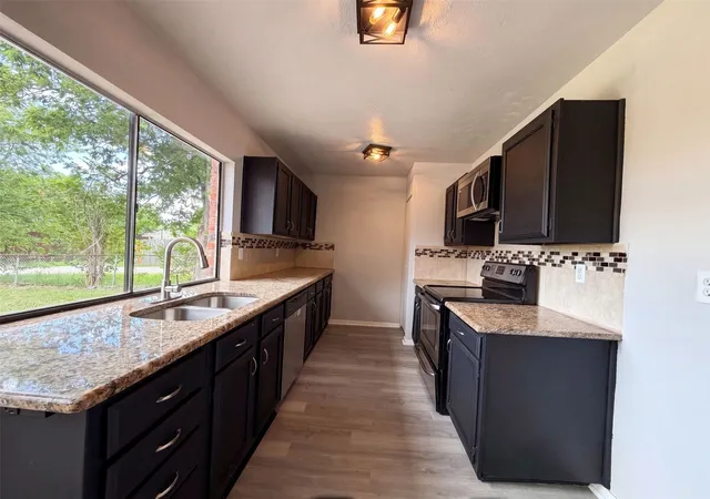 2nd image of 1906 Stockton Trl, Grand Prairie, TX 75052 | MLS# 21300148