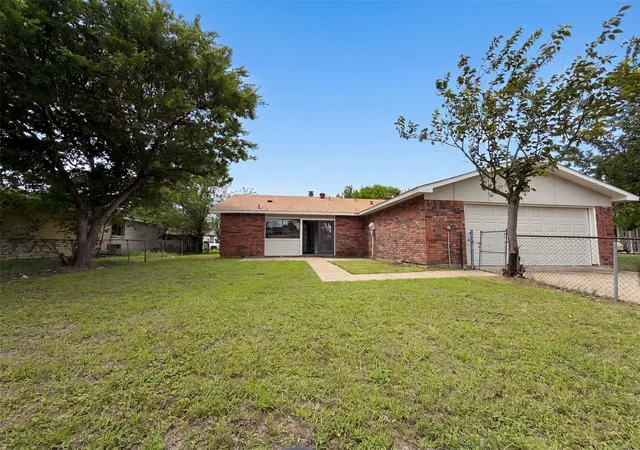 5th image of 1906 Stockton Trl, Grand Prairie, TX 75052 | MLS# 21300148