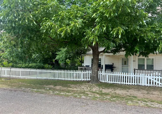 Photo 2 of Single family home for sale at 169 Glenn St, Bluff Dale, TX 76433 | MLS# 21324196 | Listing updated on 2026-07-27