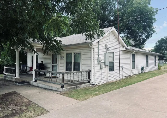 Photo 3 of Single family home for sale at 169 Glenn St, Bluff Dale, TX 76433 | MLS# 21324196 | Listing updated on 2026-07-27