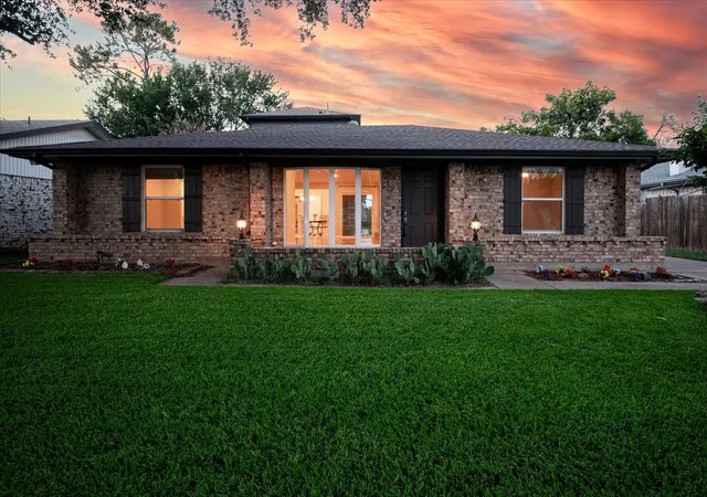 Photo 1 of Sale Pending at 2001 Pebblebrook Trl, Irving, TX 75060 | MLS# 21322510 | Listing updated on 2026-08-22