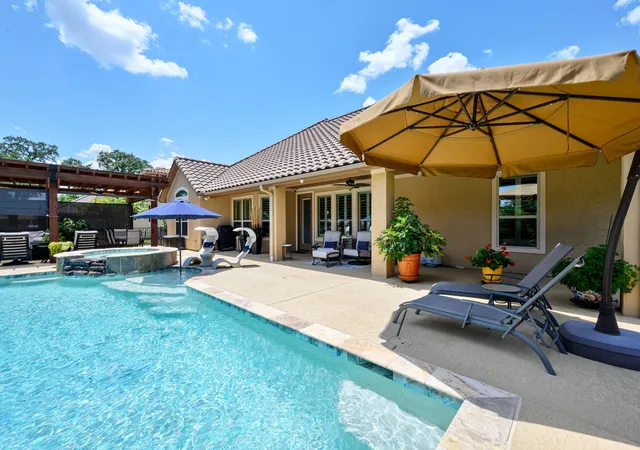 Photo 3 of Sale Pending at 1104 Catalina Bay Blvd, Granbury, TX 76048 | MLS# 21319829 | Listing updated on 2026-08-27