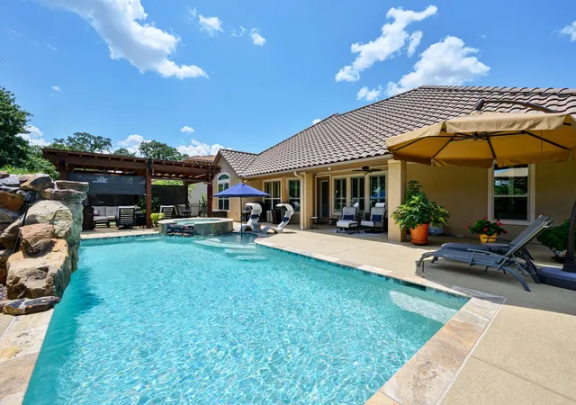 Photo 4 of Sale Pending at 1104 Catalina Bay Blvd, Granbury, TX 76048 | MLS# 21319829 | Listing updated on 2026-08-27