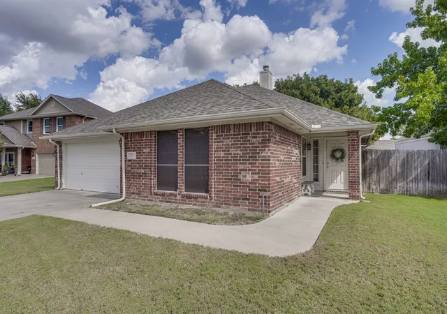 Photo 1 of Single family home for sale at 304 Mary Kay Ct, Burleson, TX 76028 | MLS# 21324116 | Listing updated on 2026-09-04