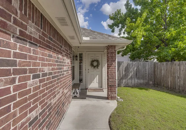 Photo 3 of Single family home for sale at 304 Mary Kay Ct, Burleson, TX 76028 | MLS# 21324116 | Listing updated on 2026-09-04