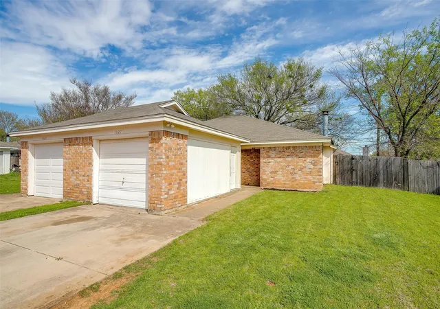 Multi family home for sale at 1025 Irene St, Burleson, TX 76028 | MLS# 21311426