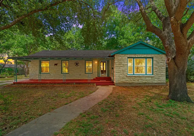 Photo 1 of Single family home for sale at 207 N Marable St, West, TX 76691 | MLS# 21323400 | Listing updated on 2026-08-03