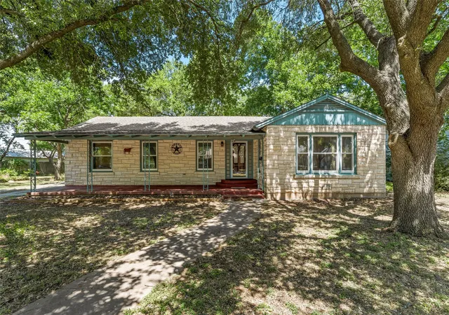 Photo 2 of Single family home for sale at 207 N Marable St, West, TX 76691 | MLS# 21323400 | Listing updated on 2026-08-03