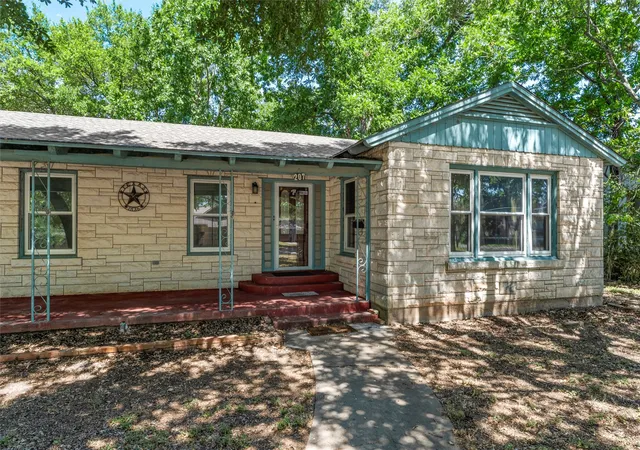 Photo 3 of Single family home for sale at 207 N Marable St, West, TX 76691 | MLS# 21323400 | Listing updated on 2026-08-03