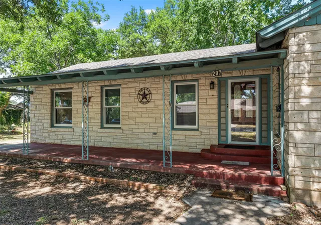 Photo 3 of Single family home for sale at 207 N Marable St, West, TX 76691 | MLS# 21323400 | Listing updated on 2026-08-03