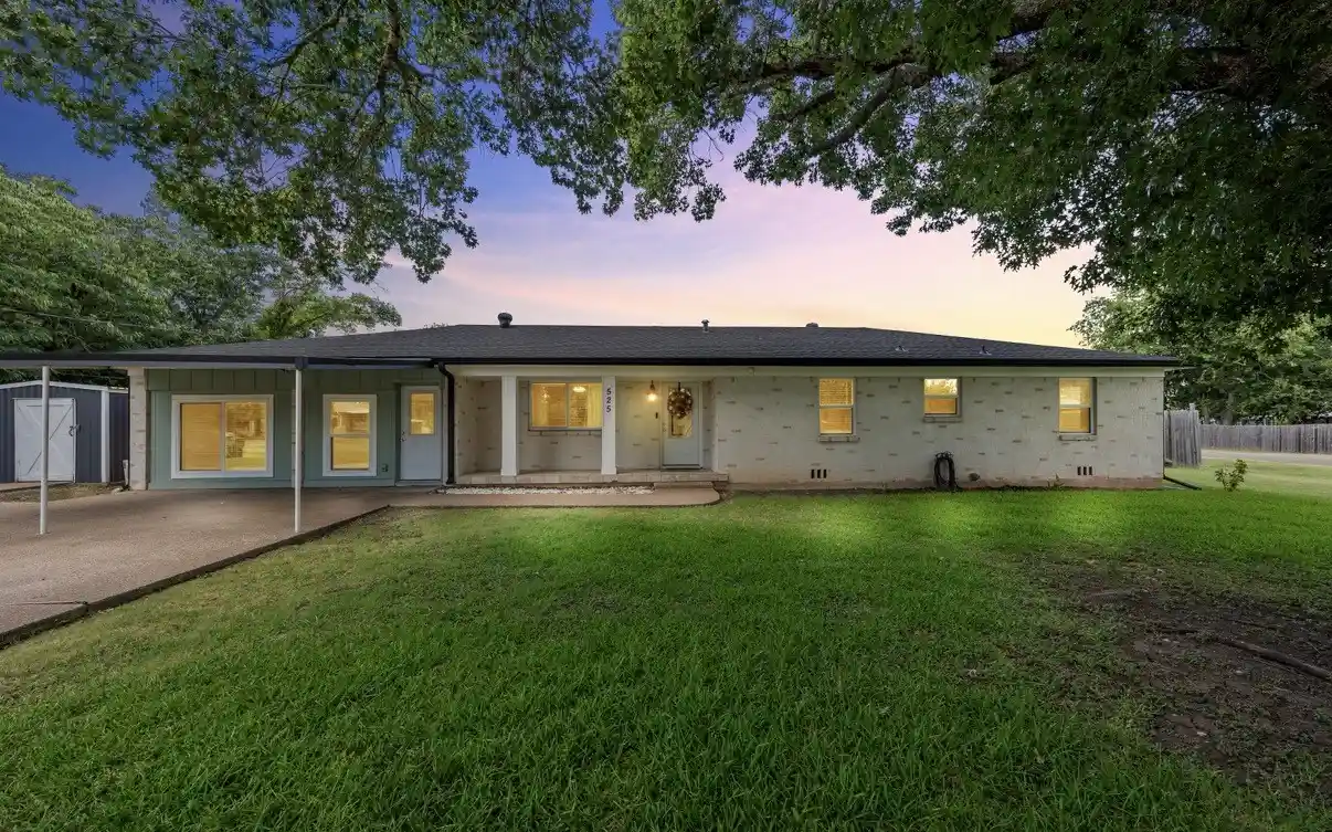 Photo 1 of Single family home for sale at 525 W 7th St, Crawford, TX 76638 | MLS# 21321860 | Listing updated on 2026-10-28
