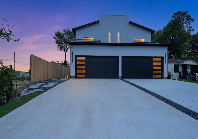 1st image of 520 522 Woodbine Ave, Dallas, TX 75203 | MLS# 21297927