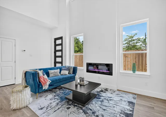 2nd image of 520 522 Woodbine Ave, Dallas, TX 75203 | MLS# 21297927
